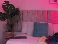 Allison Vega es la combinación perfecta entre misterio y deseo. Con una figura esbelta y una presencia delicada, transmite una elegancia natural que se siente suave, pero intensamente seductora. A primera vista puede parecer tímida, de esas que hablan más con la mirada que con las palabras, pero detrás de esa calma hay una sensualidad que se va apoderando poco a poco.
Ella no se apresura… te envuelve. Cada movimiento, cada gesto y cada sonrisa sutil parecen pensados para llevarte a su ritmo. Allison juega con esa línea entre la inocencia y la tentación, creando una conexión que se siente cercana, casi como un secreto compartido.
Disfruta del juego lento, de la tensión que se construye y de las miradas que dicen más de lo que aparentan. Su esencia no es escandalosa, es magnética. De esas que descubres poco a poco… y cuando lo haces, ya no quieres salir de ahí.