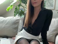 Hey! Welcome everyone who want spend nice time with nice company ;) Vickie is amazing woman. Very friendly and beautiful. In addition very hot!!! You didn