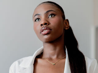 camslut showing pussy CrischelNovaks