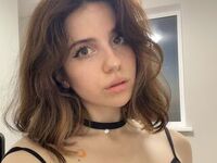 camgirl playing with vibrator KatieDarke
