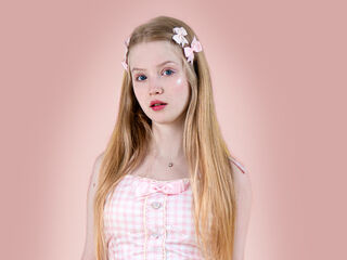 topless webcamgirl LilianHoward