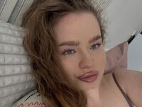 camwhore masturbating with sextoy TracySimmons