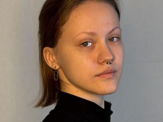 webcamgirl chat room AlainaCaveness