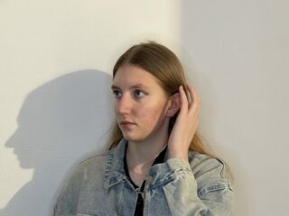 kinky webcam model AmiEllert
