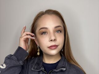 cam girl playing with sextoy CaseySalizar