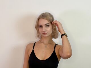 girl showing tits CleoHarringtons