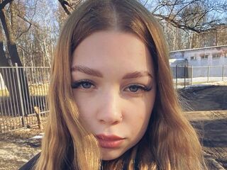 topless cam girl ColletteSitzes