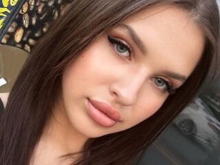 nude camgirl photo CoraLennox