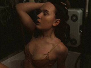 hot cam girl fingering shaved pussy DavinaHislip