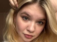 naughty camgirl masturbating with vibrator DebrahPloeger