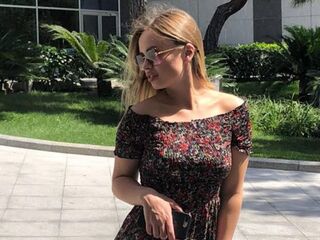 naughty cam girl EmileeBeyale