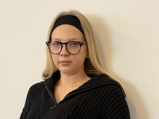 erotic cam video FrancesVirunes