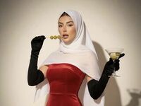 naked camgirl masturbating with vibrator HalaiaNoor