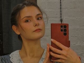 girl showing tits HelenaBerkheimer