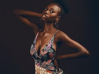 chat with cam IssaJenner