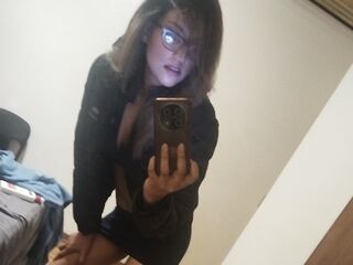 masturbating camgirl KarmicQzar