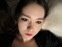naughty camgirl fingering shaved pussy KendalChalet