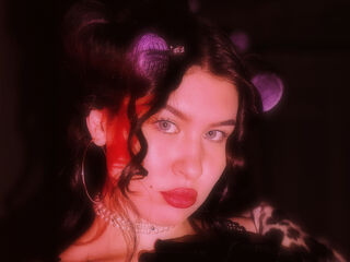 nude gamgirl LarondaSuitt