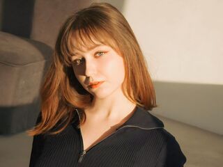 masturbating camgirl LeomaBras