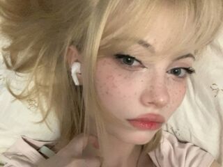 camslut showing tits LeonardaZeeman