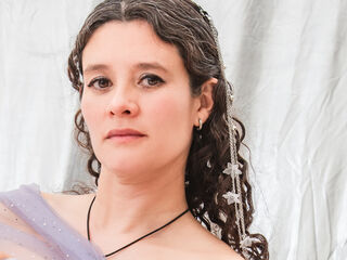 hot cam girl fingering shaved pussy LiaCotes