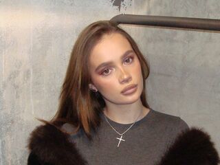 camwhore masturbating with vibrator MagdaleneLoe