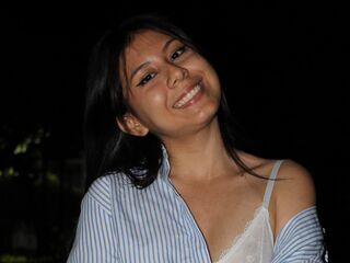 camgirl fingering bald pussy MiaSauvage