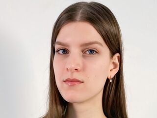 nude gamgirl MyrtieKatula