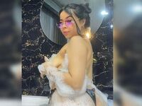 naked webcamgirl NikoleEvans
