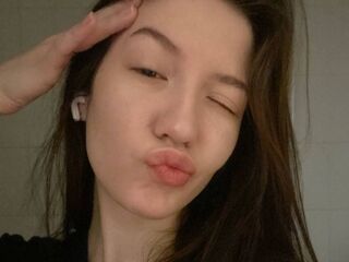 naked camgirl fingering pussy NoemiMeservy