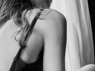 naked cam girl masturbating with sextoy RemaRoy