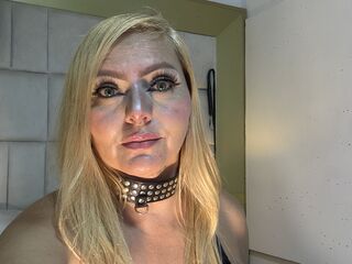 topless webcamgirl RoxaneGrace