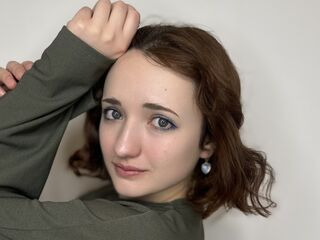 nude cam girl photo SaundraTowler