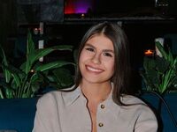 hot cam girl spreading pussy TiaBeumer