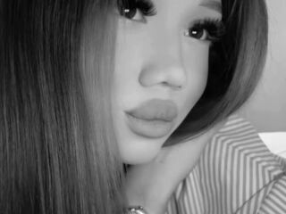 webcam babe chatroom ZellaRessler